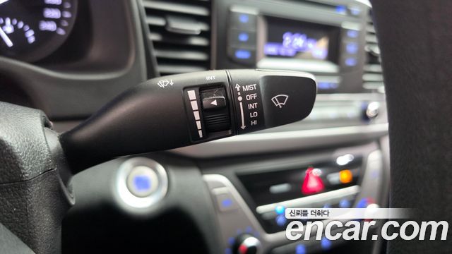 Hyundai AVANTE 2017 — photo 26