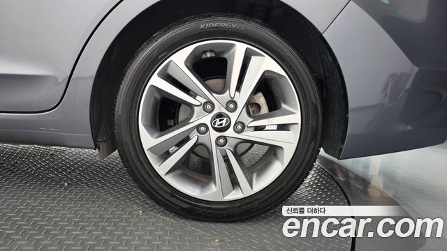 Hyundai AVANTE 2017 — photo 7