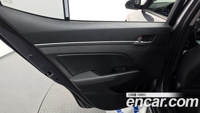 Hyundai AVANTE 2017 — photo 15