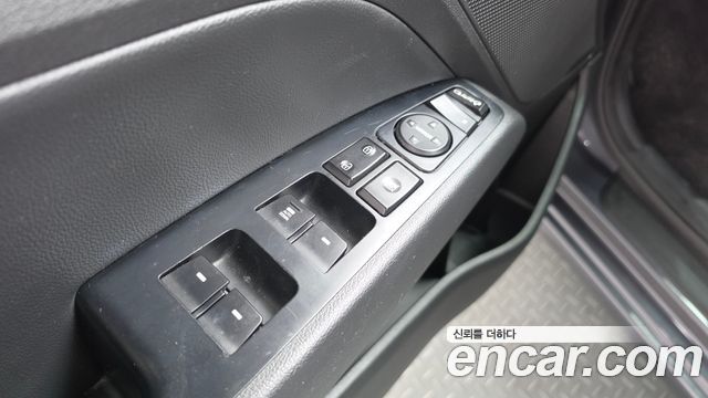 Hyundai AVANTE 2017 — photo 27