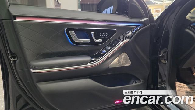 Mercedes-Benz S-Class 2023 — photo 11