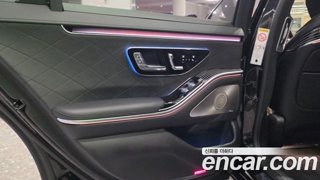Mercedes-Benz S-Class 2023 — photo 13