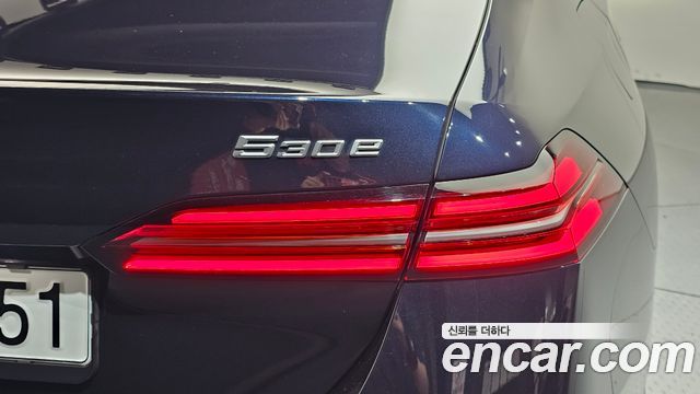 BMW 5-Series 2024 — photo 9