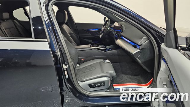 BMW 5-Series 2024 — photo 16