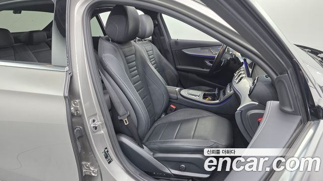 Mercedes-Benz E-Class 2021 — photo 17