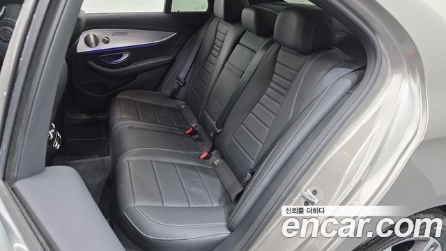 Mercedes-Benz E-Class 2021 — photo 16
