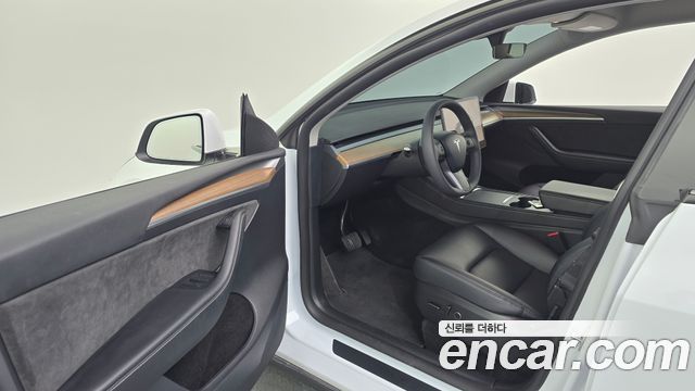 Tesla Model Y 2024 — photo 10