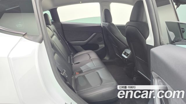 Tesla Model Y 2024 — photo 11