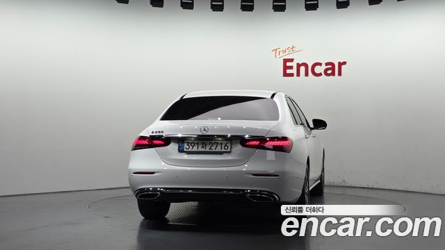 Mercedes-Benz E-Class 2021 — photo 4
