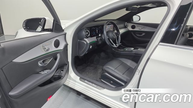 Mercedes-Benz E-Class 2021 — photo 13