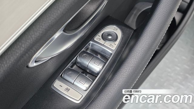 Mercedes-Benz E-Class 2021 — photo 20