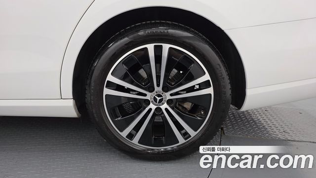 Mercedes-Benz E-Class 2021 — photo 7