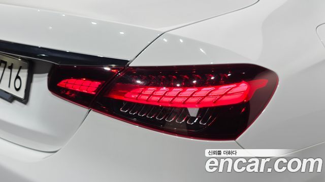 Mercedes-Benz E-Class 2021 — photo 9