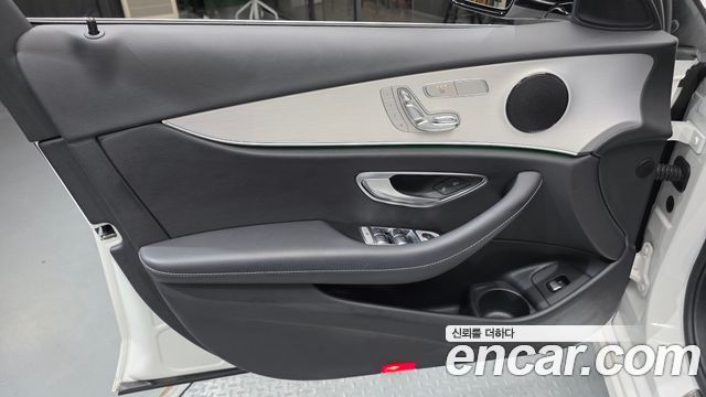 Mercedes-Benz E-Class 2021 — photo 14