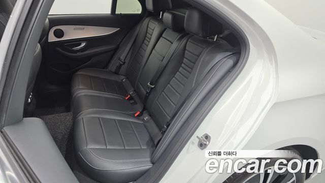 Mercedes-Benz E-Class 2021 — photo 16