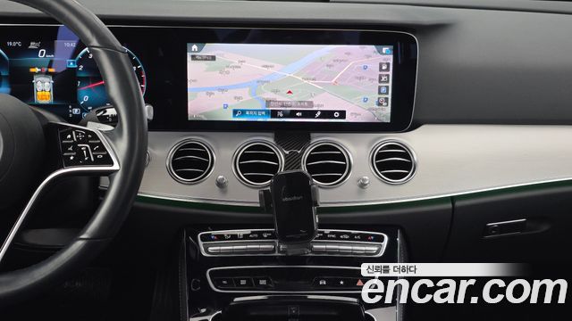 Mercedes-Benz E-Class 2021 — photo 32