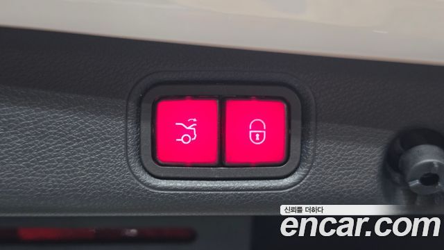 Mercedes-Benz E-Class 2021 — photo 34