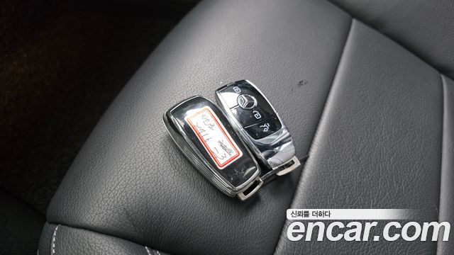 Mercedes-Benz E-Class 2021 — photo 36