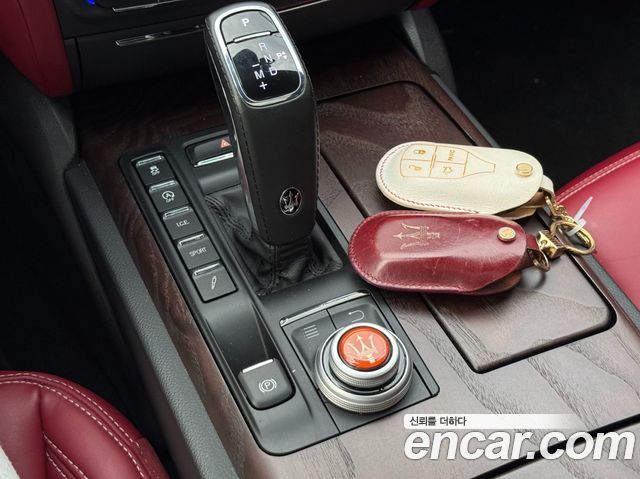 Maserati Quattroporte 2019 — photo 11