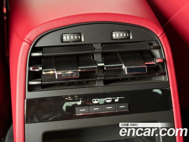 Maserati Quattroporte 2019 — photo 15