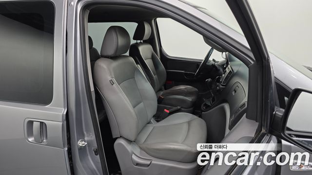 Hyundai Starex 2018 — photo 17
