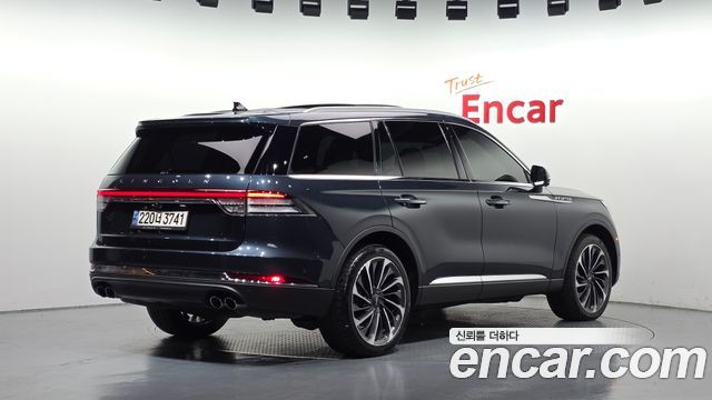 Lincoln Aviator 2023 — photo 2