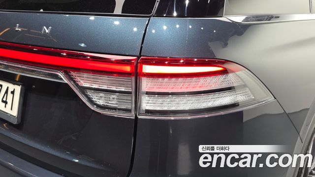 Lincoln Aviator 2023 — photo 9