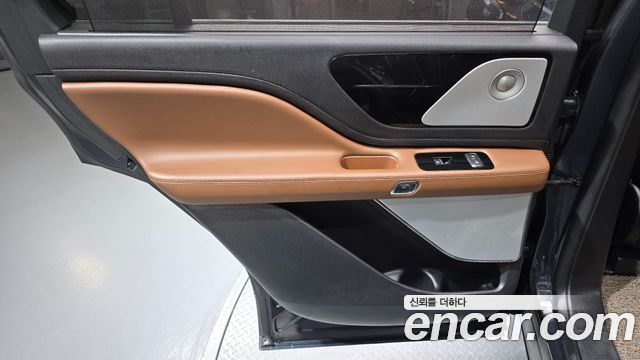 Lincoln Aviator 2023 — photo 15