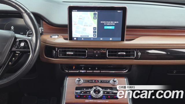 Lincoln Aviator 2023 — photo 28