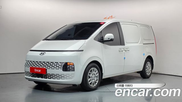 Hyundai Staria 2023 — photo 1