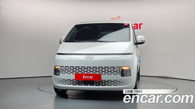 Hyundai Staria 2023 — photo 3
