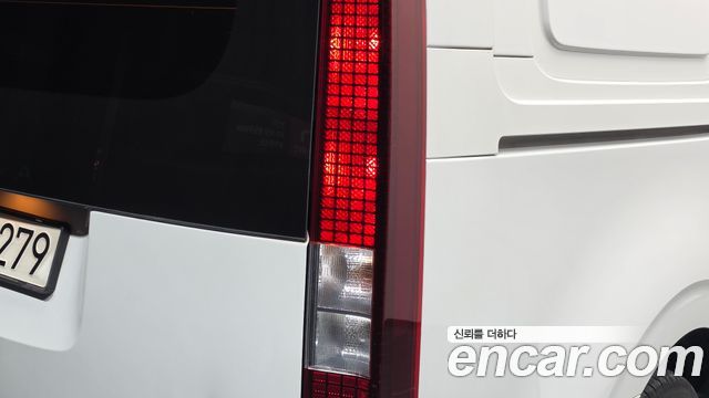 Hyundai Staria 2023 — photo 9