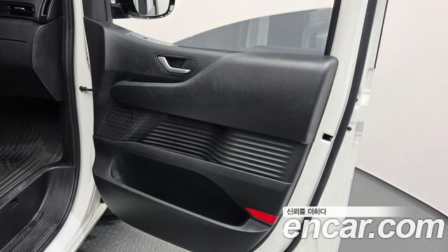 Hyundai Staria 2023 — photo 15
