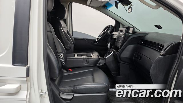 Hyundai Staria 2023 — photo 16