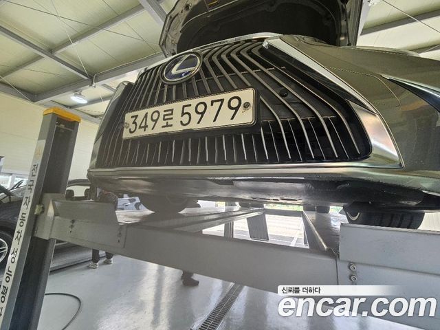Lexus ES 2021 — photo 1