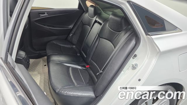 Hyundai Sonata 2011 — photo 11