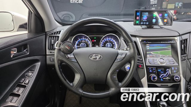 Hyundai Sonata 2011 — photo 13