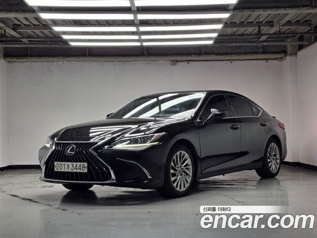 Lexus ES 2022 — photo 1