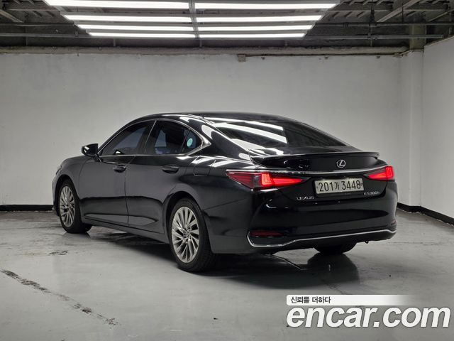 Lexus ES 2022 — photo 2