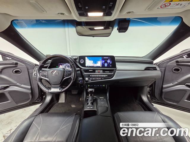 Lexus ES 2022 — photo 7