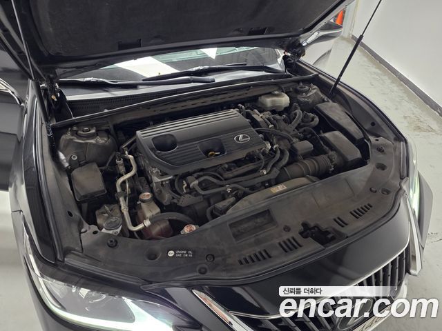 Lexus ES 2022 — photo 9