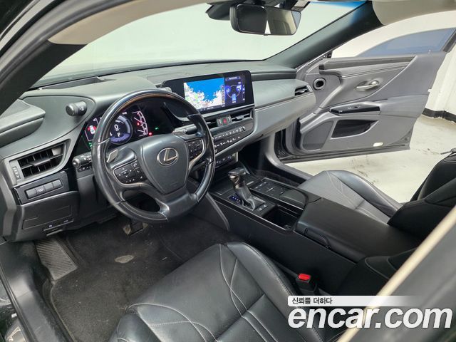 Lexus ES 2022 — photo 10