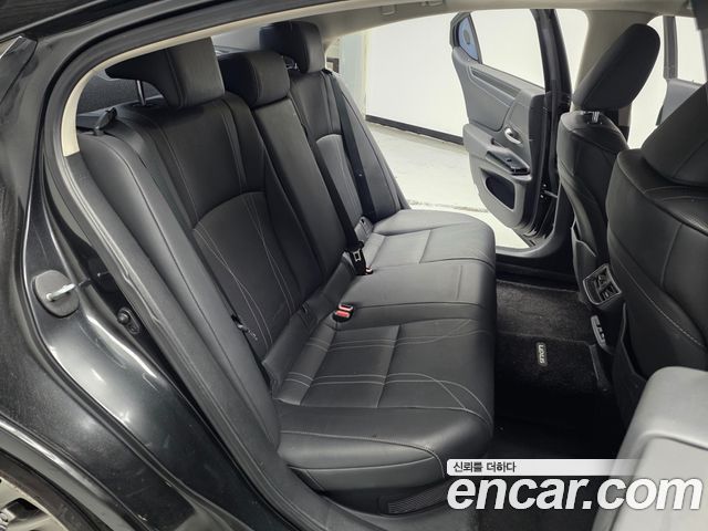 Lexus ES 2022 — photo 12