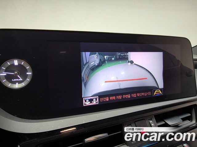 Lexus ES 2022 — photo 14