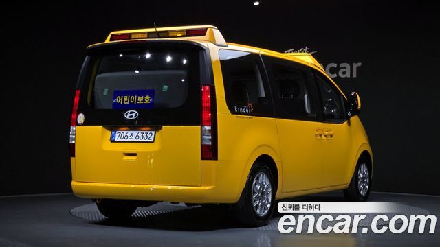 Hyundai Staria 2025 — photo 2