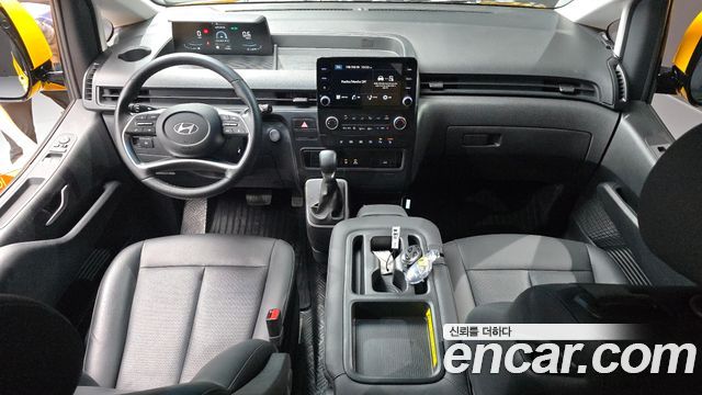 Hyundai Staria 2025 — photo 10