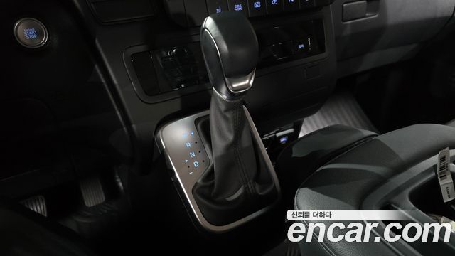 Hyundai Staria 2025 — photo 12