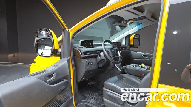 Hyundai Staria 2025 — photo 13