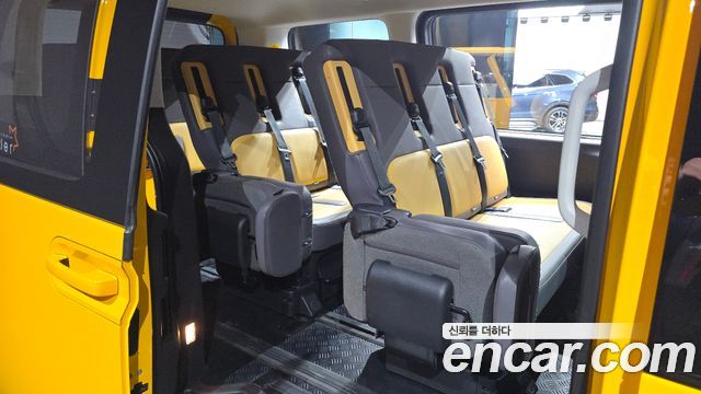 Hyundai Staria 2025 — photo 17