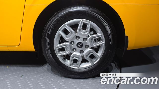 Hyundai Staria 2025 — photo 7